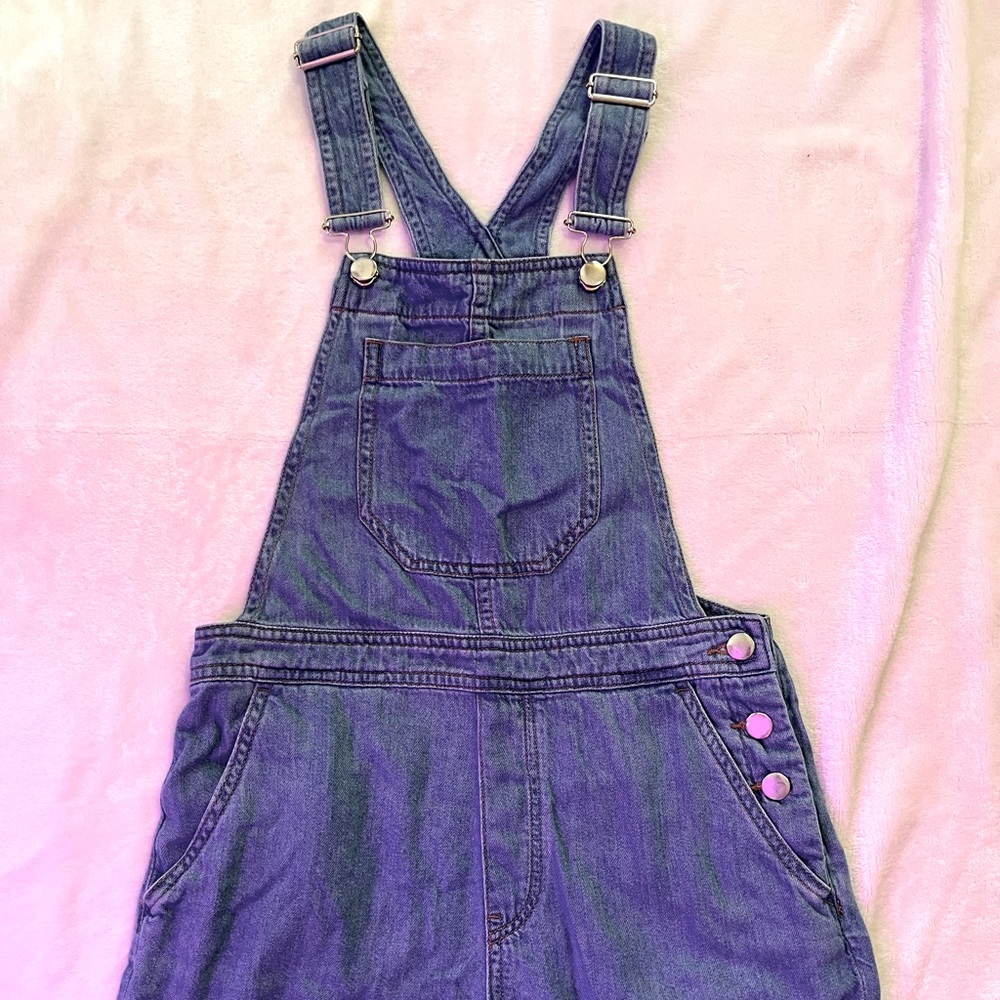 Short overalls. Size 4 (fits like a 2).
